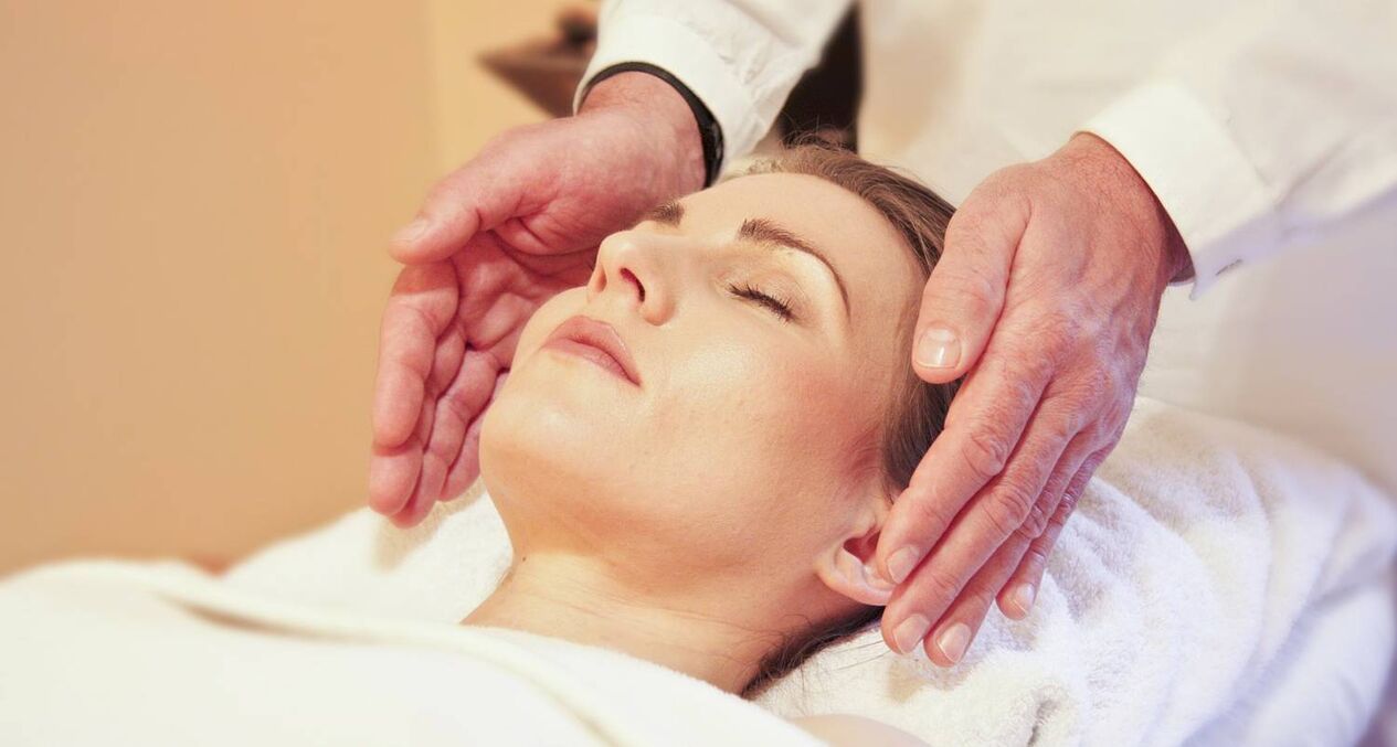 masaj facial contur ca o modalitate de întinerire