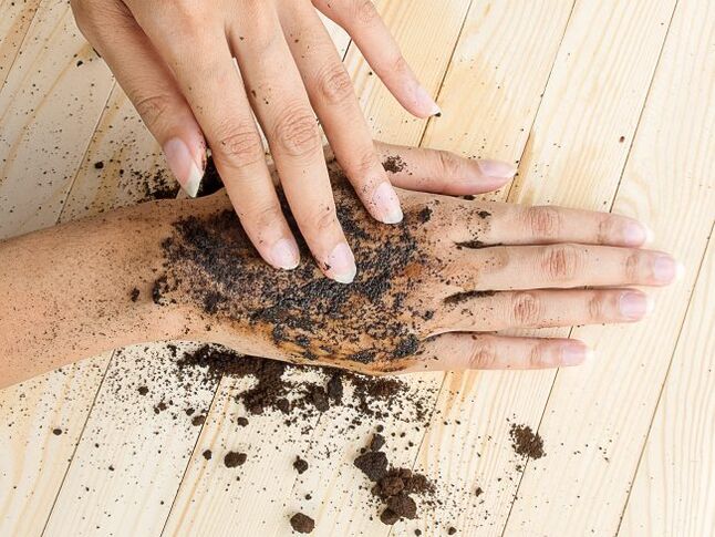 Exfoliant pentru mâini cu sare și cafea