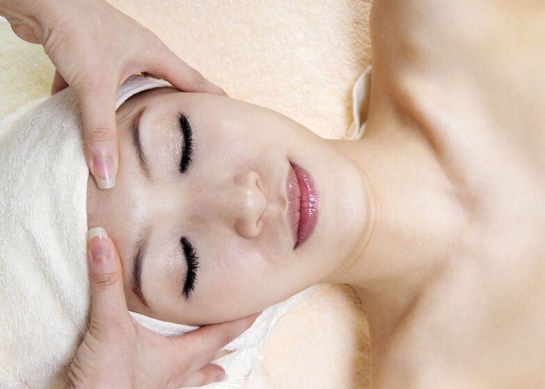 masaj pentru strângerea și întinerirea pielii